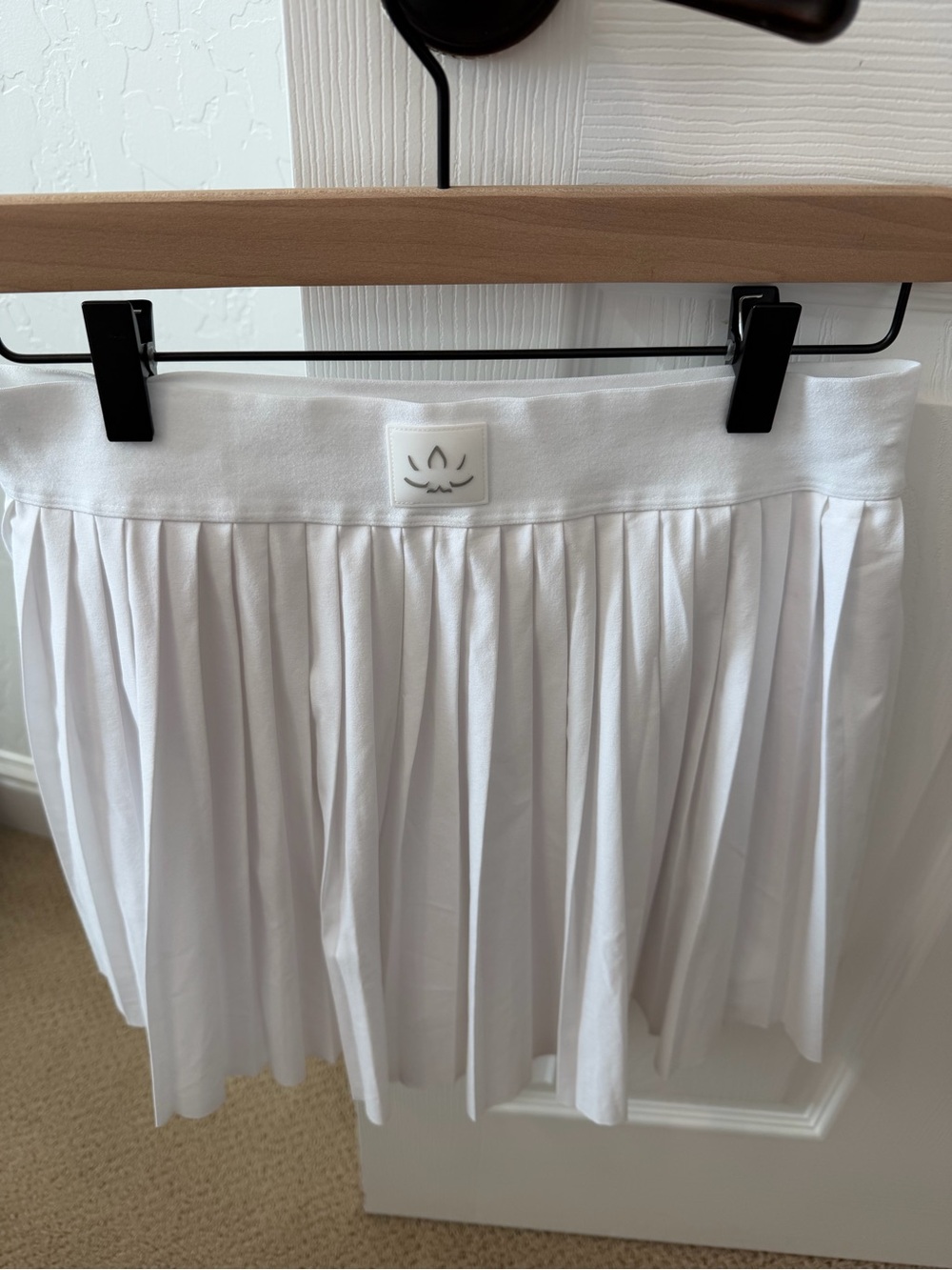 Beyond Yoga If You Pleats White Pleated Women's Skirt Medium